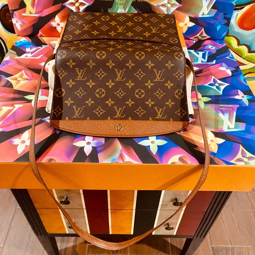 ♥️🛍💯Authentic Louis Vuitton Bordeaux Shoulder Bag in Monogram
